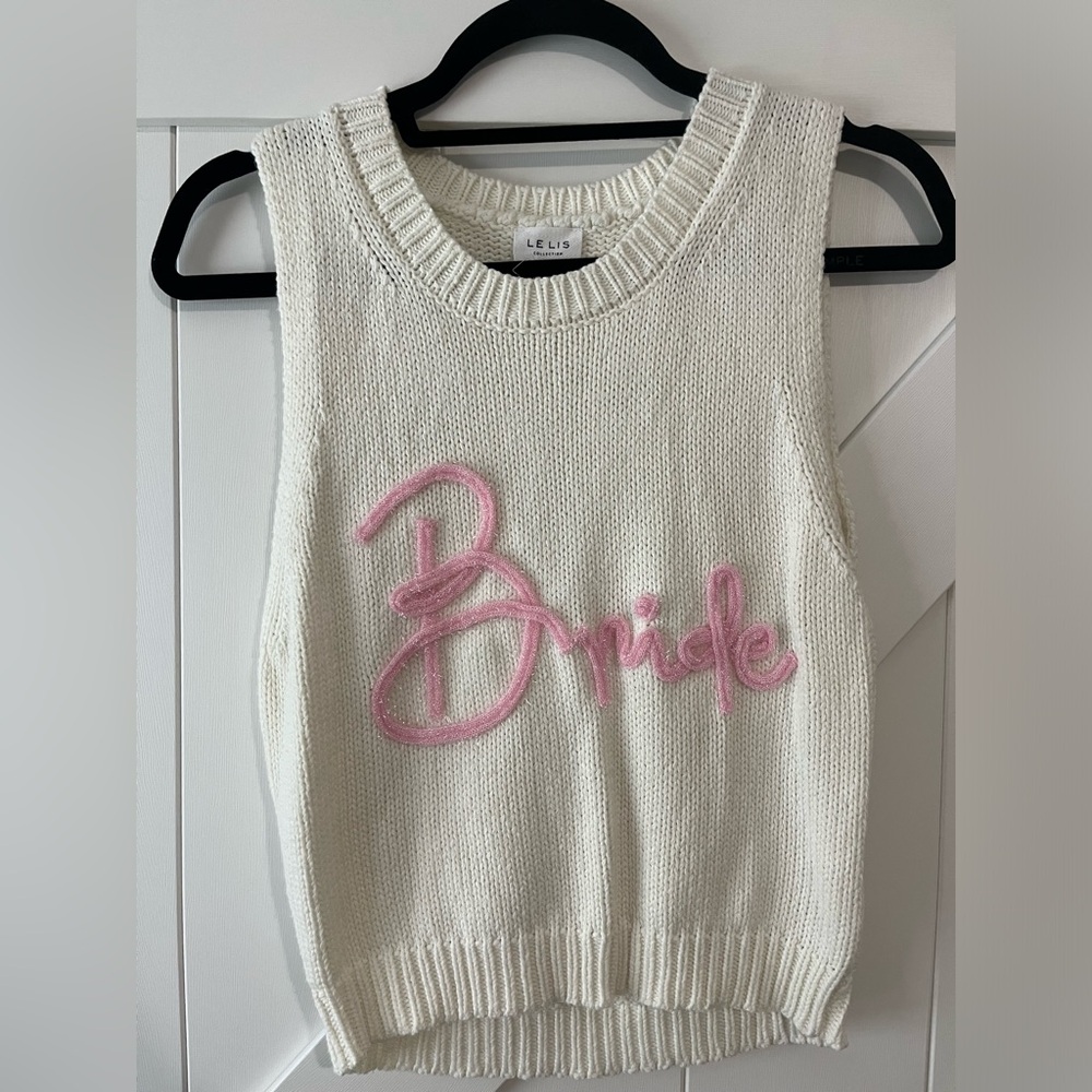 cream sweater tank size L but definitely fits like a small/medium!